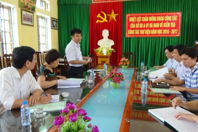 (Trường THCS Thanh Hải) –  Kiểm tra công nhận thư viên Tiên Tiến.