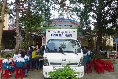 ĐÓN THƯ VIỆN LƯU ĐỘNG TỈNH VỀ TRƯỜNG